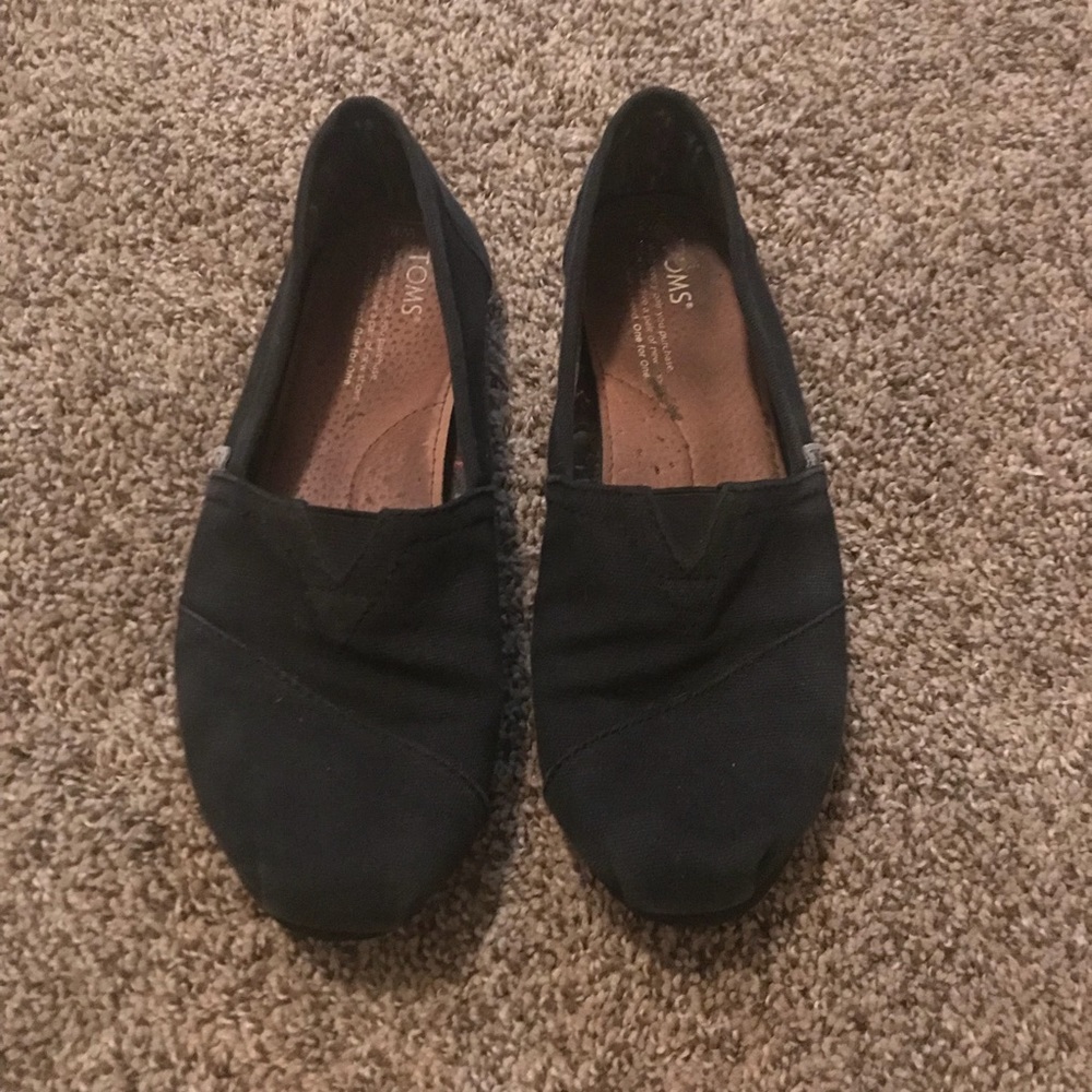 Black TOMS Size 8